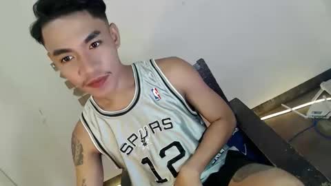 Snapshot of gelluxxx chatting on April 9, 11:15 am gelo online show from April 9, 11:15 am