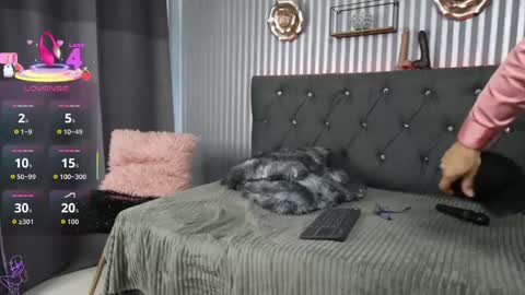 Snapshot of geminis_milf chatting on June 4, 7:09 pm geminis_milf online show from June 4, 7:09 pm