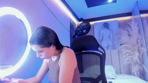 gemmabrown_ online show from April 7, 12:49 pm