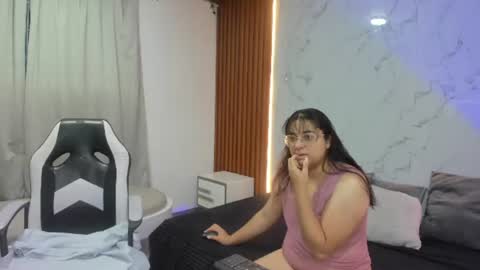 Snapshot of genesis_y_moon chatting on June 26, 10:41 am genesis_y_moon online show from June 26, 10:41 am