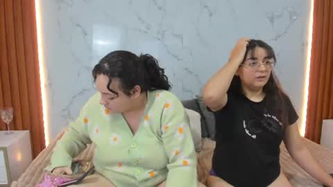 Snapshot of genesis_y_moon chatting on July 10, 10:51 am genesis_y_moon online show from July 10, 10:51 am