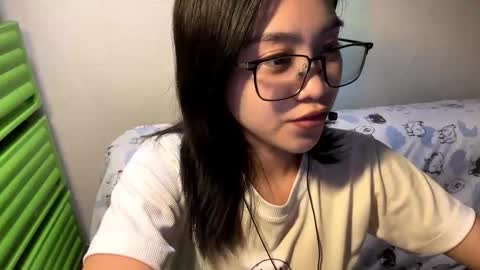 Snapshot of genesistresvant chatting on February 13, 1:29 pm Yuki online show from February 13, 1:29 pm