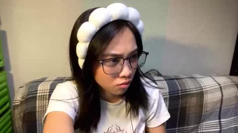 Snapshot of genesistresvant chatting on February 21, 1:34 pm Yuki online show from February 21, 1:34 pm