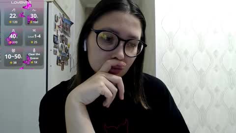 genev__ievee online show from February 4, 4:02 pm