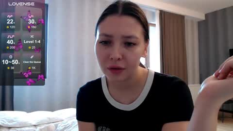 Snapshot of genev__ievee chatting on June 6, 10:09 am genev__ievee online show from June 6, 10:09 am