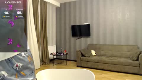 Snapshot of genev__ievee chatting on June 13, 5:11 pm genev__ievee online show from June 13, 5:11 pm