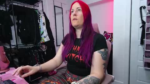 Snapshot of gennyrock chatting on April 25, 1:41 pm Genny Rock and online show from April 25, 1:41 pm