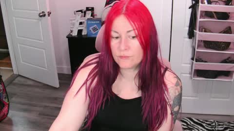 Snapshot of gennyrock chatting on May 24, 4:23 pm Genny Rock and online show from May 24, 4:23 pm