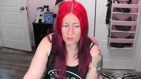 Snapshot of gennyrock chatting on May 26, 4:14 pm Genny Rock and online show from May 26, 4:14 pm