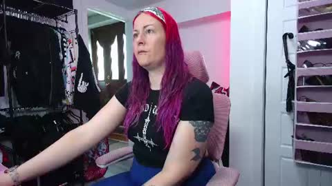 Snapshot of gennyrock chatting on June 19, 3:16 pm Genny Rock and online show from June 19, 3:16 pm