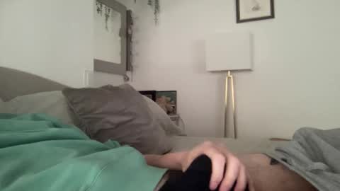 Snapshot of gentle_stranger chatting on February 18, 12:28 pm Gentle Stranger online show from February 18, 12:28 pm