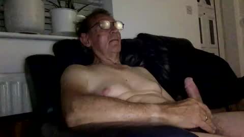 Snapshot of geoff242535 chatting on October 19, 9:59 pm geoff242535 online show from October 19, 9:59 pm