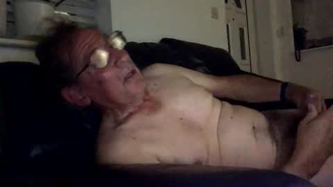 Snapshot of geoff242535 chatting on October 22, 9:47 pm geoff242535 online show from October 22, 9:47 pm