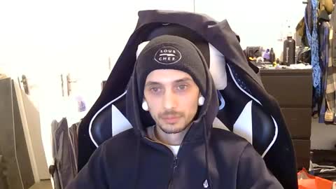 Snapshot of george71311 chatting on December 17, 11:27 pm George2323 online show from December 17, 11:27 pm