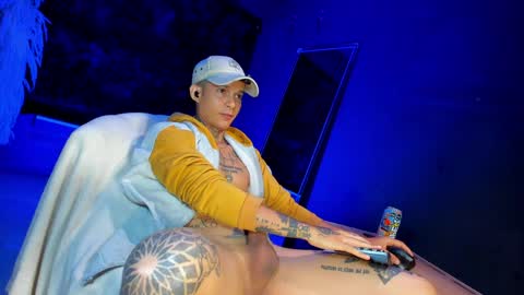 independent model online show from May 28, 5:54 pm