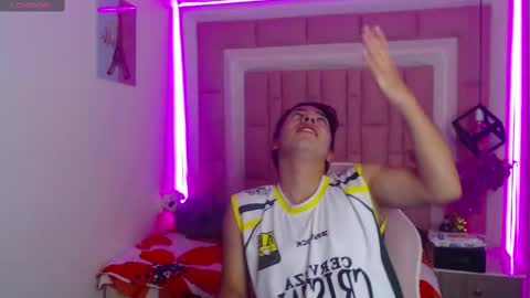 Snapshot of georgesmith_1 chatting on December 17, 3:50 am GEORGE online show from December 17, 3:50 am