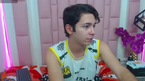 Snapshot of georgesmith_1 chatting on December 17, 6:56 am GEORGE online show from December 17, 6:56 am