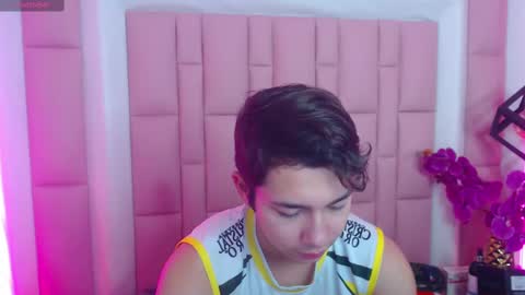 Snapshot of georgesmith_1 chatting on December 17, 10:01 am GEORGE online show from December 17, 10:01 am