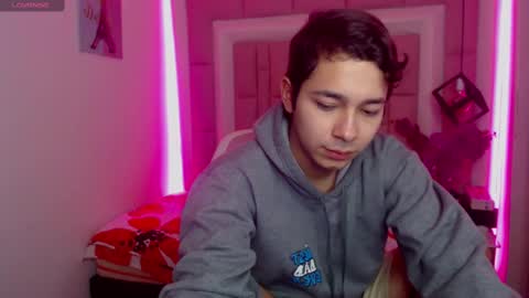 Snapshot of georgesmith_1 chatting on December 18, 3:15 am GEORGE online show from December 18, 3:15 am