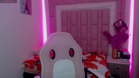 Snapshot of georgesmith_1 chatting on December 18, 9:04 am GEORGE online show from December 18, 9:04 am