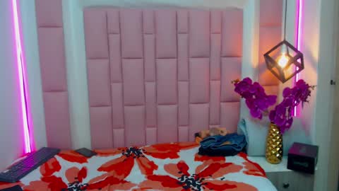 Snapshot of georgesmith_1 chatting on December 22, 1:34 am GEORGE online show from December 22, 1:34 am