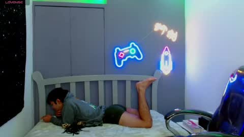 Snapshot of georgesmith_1 chatting on December 23, 8:33 am GEORGE online show from December 23, 8:33 am