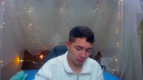 Snapshot of georgesmith_1 chatting on December 31, 3:23 am GEORGE online show from December 31, 3:23 am