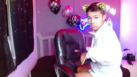 Snapshot of georgesmith_1 chatting on January 8, 1:00 am GEORGE online show from January 8, 1:00 am