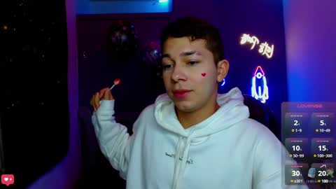 Snapshot of georgesmith_1 chatting on January 9, 12:46 am GEORGE online show from January 9, 12:46 am