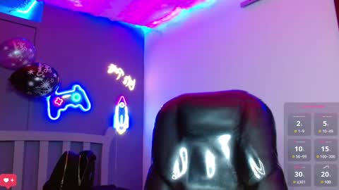 Snapshot of georgesmith_1 chatting on January 11, 2:09 am GEORGE online show from January 11, 2:09 am