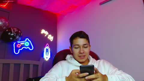 Snapshot of georgesmith_1 chatting on January 12, 1:42 am GEORGE online show from January 12, 1:42 am