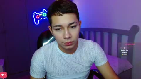 Snapshot of georgesmith_1 chatting on January 17, 2:18 am GEORGE online show from January 17, 2:18 am