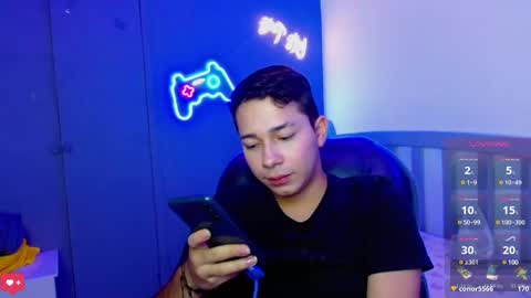 Snapshot of georgesmith_1 chatting on January 19, 1:00 am GEORGE online show from January 19, 1:00 am