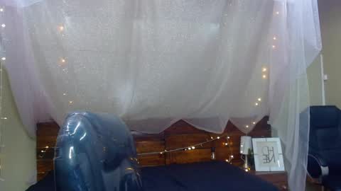 Snapshot of georgesmith_1 chatting on February 3, 1:30 am GEORGE online show from February 3, 1:30 am