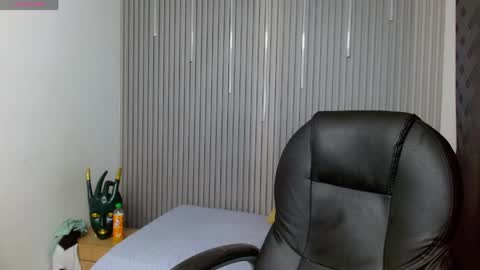 Snapshot of georgesmith_1 chatting on April 20, 3:31 am GEORGE online show from April 20, 3:31 am