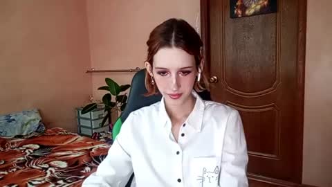 Snapshot of georgianahaeussler chatting on June 25, 3:38 pm Ellie online show from June 25, 3:38 pm