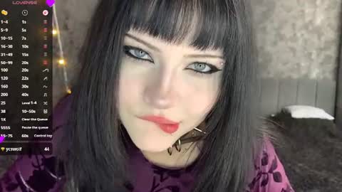 Snapshot of germainebourlier chatting on June 17, 6:49 am EmelyWoodes online show from June 17, 6:49 am