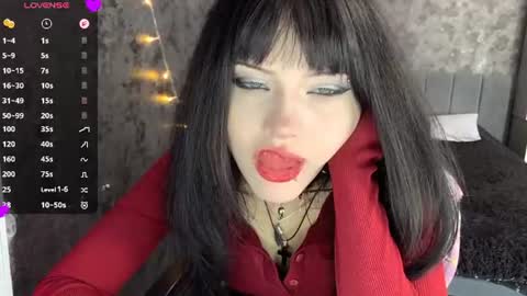Snapshot of germainebourlier chatting on June 25, 7:13 am EmelyWoodes online show from June 25, 7:13 am