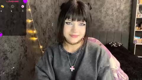 Snapshot of germainebourlier chatting on June 30, 8:04 am EmelyWoodes online show from June 30, 8:04 am