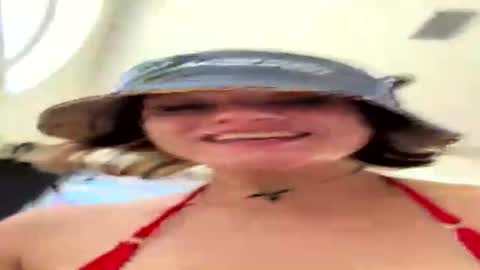 Snapshot of gertrudelemon chatting on July 25, 9:34 pm gertrudelemon online show from July 25, 9:34 pm
