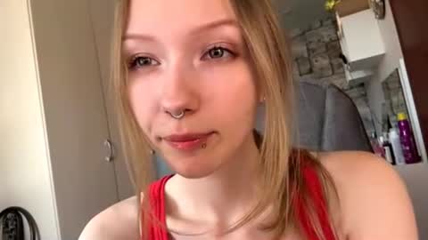 Snapshot of gertrudeuran chatting on June 19, 4:39 am Sophie online show from June 19, 4:39 am
