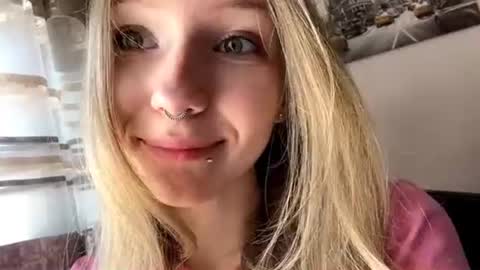 Snapshot of gertrudeuran chatting on July 3, 5:58 am Sophie online show from July 3, 5:58 am