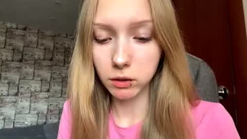 Snapshot of gertrudeuran chatting on July 16, 7:14 am Sophie online show from July 16, 7:14 am