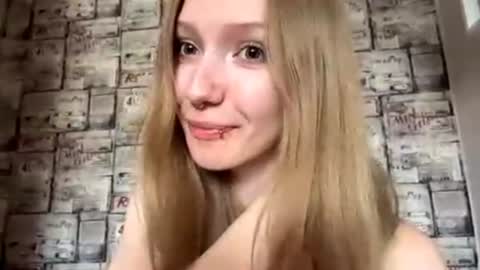 Snapshot of gertrudeuran chatting on July 17, 4:52 am Sophie online show from July 17, 4:52 am