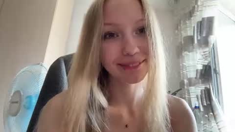 Snapshot of gertrudeuran chatting on July 24, 7:28 am Sophie online show from July 24, 7:28 am
