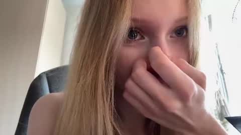 Snapshot of gertrudeuran chatting on July 28, 5:14 am Sophie online show from July 28, 5:14 am