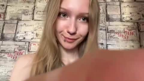 Snapshot of gertrudeuran chatting on July 29, 5:16 am Sophie online show from July 29, 5:16 am