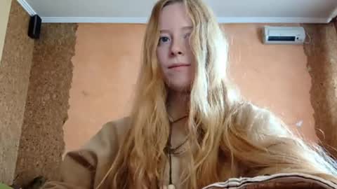 Snapshot of gertrudisturbe chatting on April 23, 3:08 am Kate online show from April 23, 3:08 am