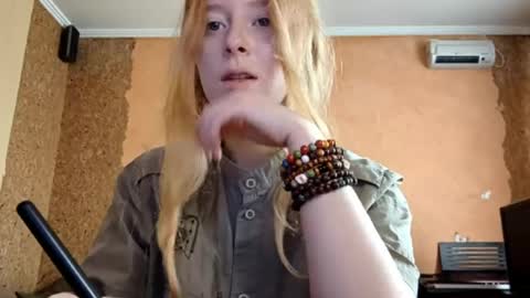 Snapshot of gertrudisturbe chatting on May 4, 4:08 am Kate online show from May 4, 4:08 am