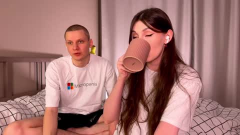 Snapshot of gethigh_ chatting on December 9, 6:03 pm Liz and Mark online show from December 9, 6:03 pm